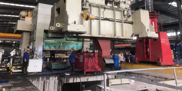 工廠重型生產(chǎn)設(shè)備吊裝搬運如何提高搬運效率？