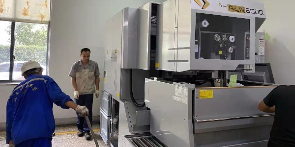 選擇上海設(shè)備裝卸廠家需要注意什么？