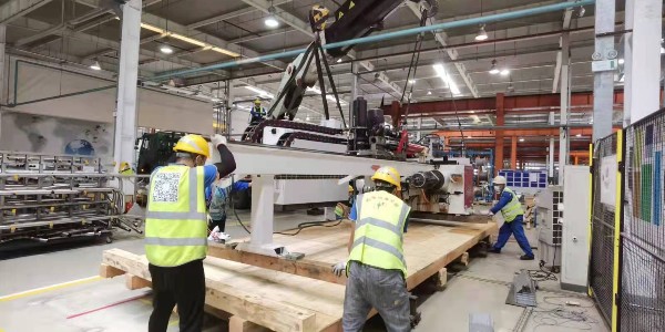 重型設(shè)備搬遷哪家好？重型設(shè)備搬遷過程中需要注意些什么？